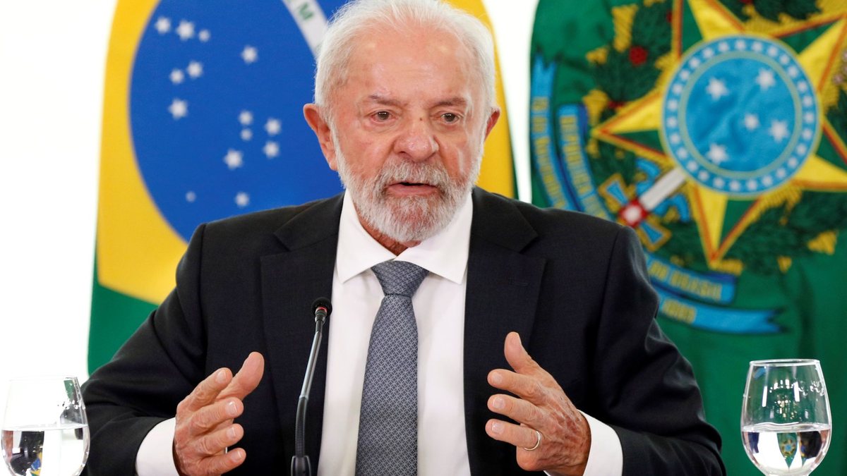 Pesquisa indica empate técnico entre Lula e Flávio Bolsonaro no 2º turno - Bruno Peres/Agência Brasil