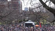 Manifestantes contra o governo Trump e a guerra no Irã ocupam as ruas de Boston - Foto: Reprodução Instagram