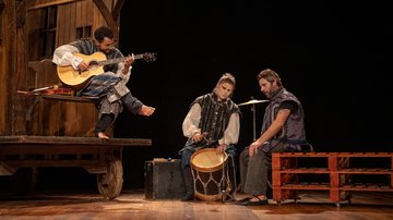 Peça teatral "Mistério Bufo", de Dario Fo, em cartaz no Teatro Itália - Divulgação