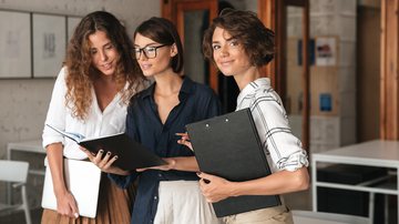 Segundo o governo federal, mais de 1 milhão de mulheres microempreendedoras têm dívidas com a União - Freepik