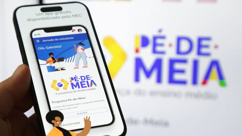Beneficiários do Programa Pé-de-Meia que nasceram em novembro e dezembro recebem nesta quinta - Adobe Stock