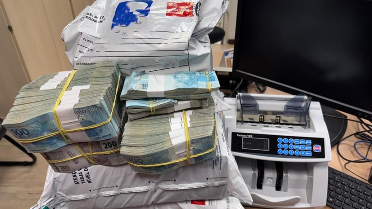 O valor foi sacado por um dos presos e seria entregue a outros três - Reprodução/PF