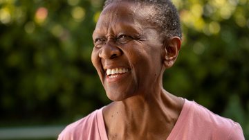 No Brasil, soma de pessoas que se dizem muito felizes ou bastante felizes é de 82% entre pessoas de 50 e 74 anos, a maior média por faixa etária - Freepik/Pikisuperstar