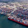 Porto de Santos, por onde passam anualmente cerca de 30% das exportações brasileiras - Adobe Stock