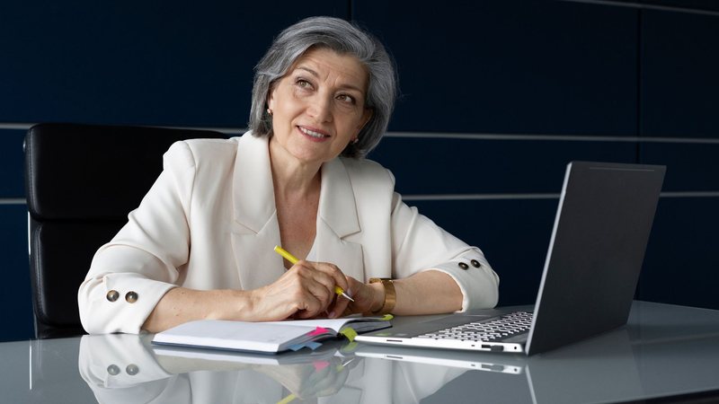 Profissionais 50+ são os mais fiéis e satisfeitos no mercado de trabalho, segundo pesquisa - Freepik