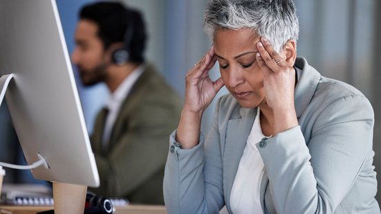 Pesquisa mostra que 34% das profissionais avaliam seu bem-estar mental como ruim e 40% relatam aumento do estresse - Envato