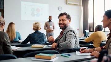 Para especialista, profissional mais qualificado tem mais poder de mudança e de tomar as rédeas da carreira - Envato