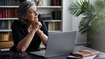 Discriminação baseada na idade ainda é uma realidade no ambiente de trabalho - Adobe Stock