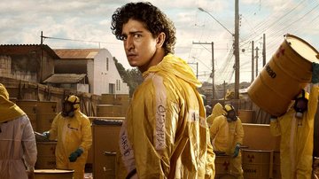 Johnny Massaro interpreta o protagonista Márcio na minissérie "Emergência Radioativa" (Netflix, 2026) - Divulgação/Emergência Radioativa