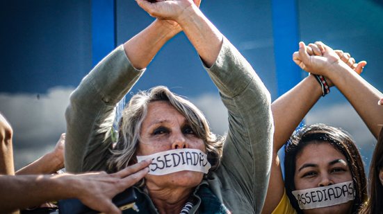 63% das mulheres de 45 a 59 anos e 58% das com 60 anos ou mais já sofreram assédio - Reprodução/SINASEFE