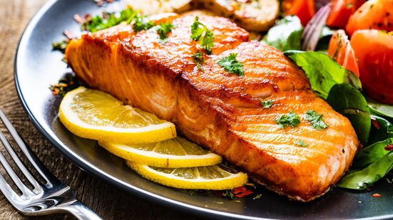 Salmão ganhou destaque na Quaresma e impulsionou em 11% as vendas de pescados - Adobe Stock