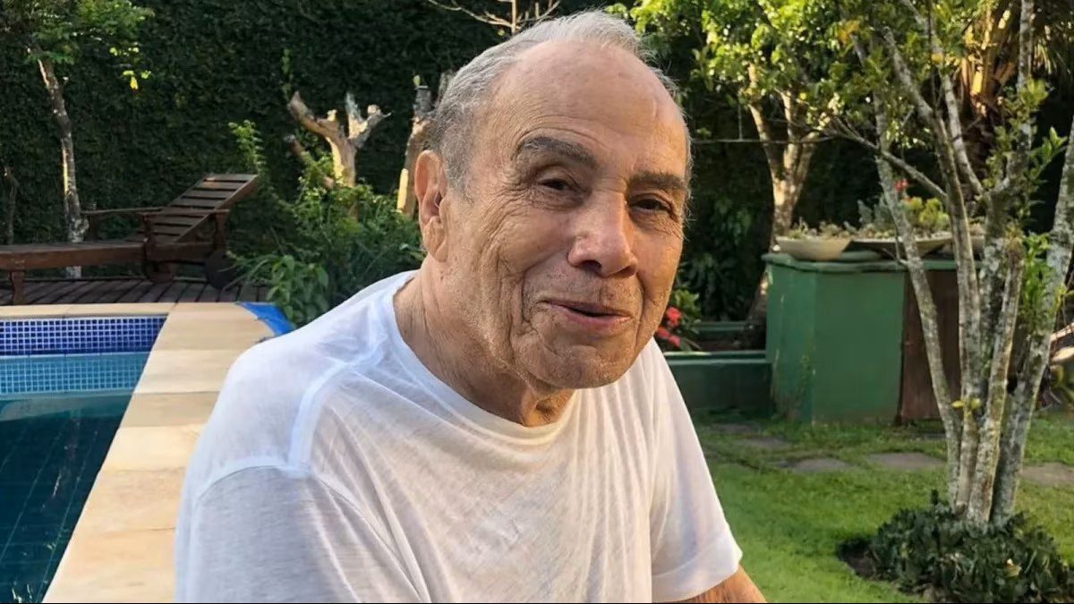 Aos 94 anos, Stênio Garcia tem direito à tramitação prioritária do processo, conforme previsto em lei para pessoas idosas - Reprodução/Instagram/@steniogarciaoficial
