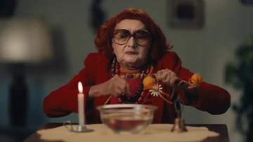 "Isso é para dar muita sorte para o cinema brasileiro", brincou Tânia Maria, fantasiada de Tia Gladys - Instagram/Reprodução/@taniamariaatriz