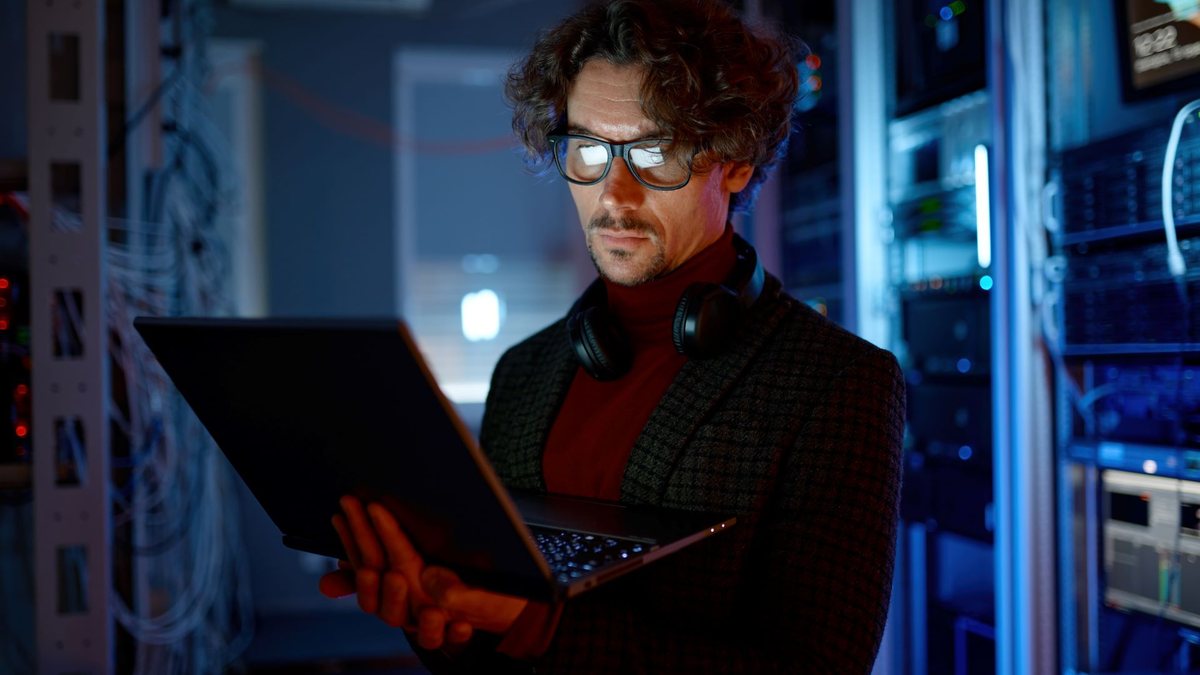 Prioridade de contratação em Serviço & Suporte de TI ficou em segundo lugar, com 28% das respostas - Envato