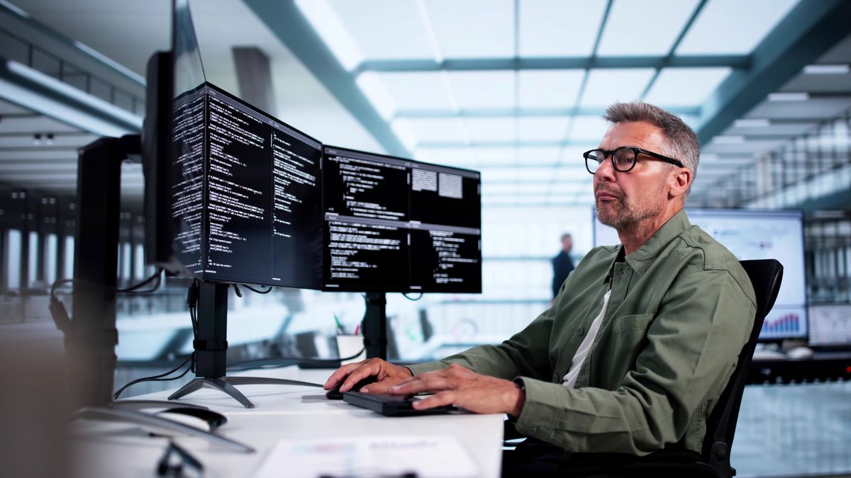 Bagagem e vontade de aprender contam mais que a idade, diz FESA Group - Adobe Stock