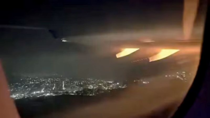 O problema nas turbinas assustou passageiros, mas não houve feridos; voo para Atlanta (EUA) foi cancelado - Reprodução / @aviacaogrujpd