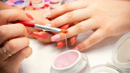 Anvisa cancelou o registro de mais de 500 cosméticos que contêm substâncias químicas - Adobe Stock