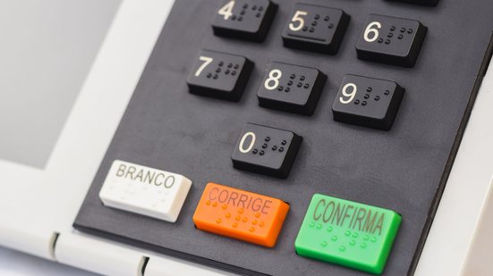 Lula e Flávio Bolsonaro apresentam altos índices de rejeição, diz pesquisa - Adobe Stock