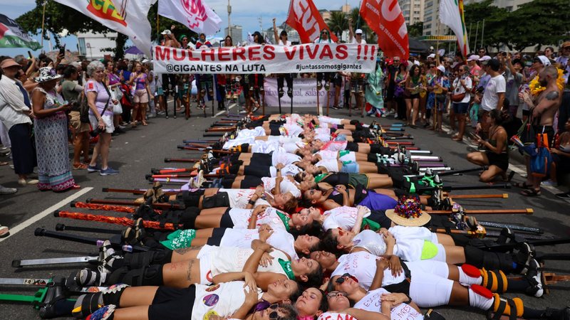 Ato no Dia Internacional da Mulher na praia de Copacabana pediu o fim da violência contra as mulheres - Tomaz Silva / Agência Brasil