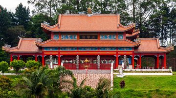 Vista do Templo Budista Quan-Inn, no bairro do Grajaú, na zona sul de São Paulo - Adobe Stock