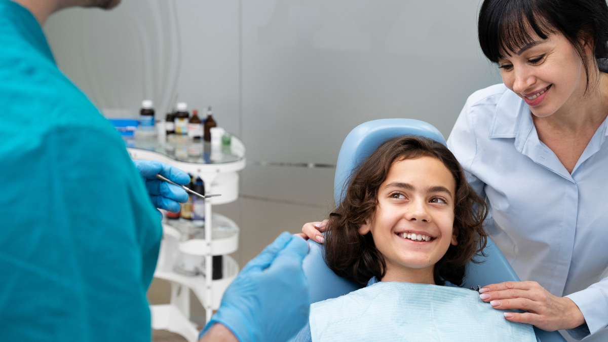 76,1% dos jovens entre 15 e 19 anos tiveram algum dente afetado por cárie - Freepik