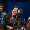Agrado (Isadora Cruz) e Eduarda (Gabz) gravam sucesso com Lauana Prado em Coração Acelerado - Reprodução Globo/ Estevam Avellar