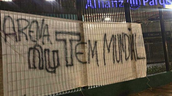 Torcedores do Corinthians provocam palmeirenses: \u0027Arena Nu tem Mundial\u0027