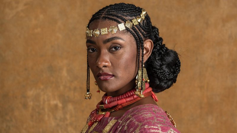 A atriz Erika Januza diz que confundiu os primeiros sintomas da infecção com dores na coluna - Divulgação/Globo