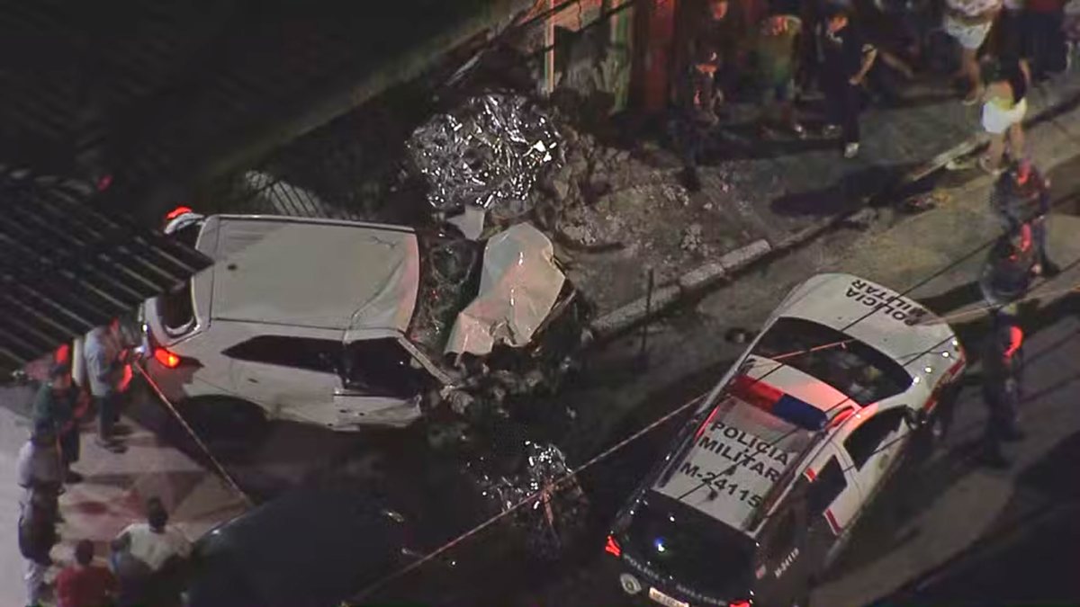 Duas crianças morreram atropeladas após carro bater no portão de casa em Diadema, na Grande SP - Reprodução/TV Globo