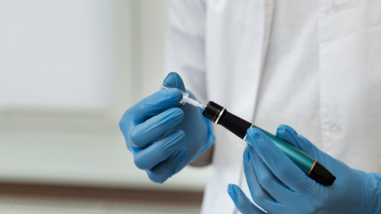 Quase quatro a cada dez pessoas consideram ou talvez considerem o uso de tratamentos injetáveis num futuro próximo - Freepik