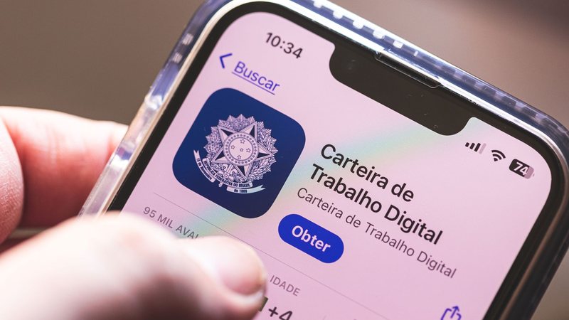 Renda média real do trabalhador foi de R$ 3.722, alta de 5,5% - Adobe Stock