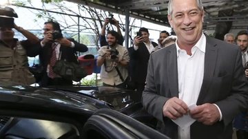 Ciro Gomes diz  que recebeu o convite para ser candidato a presidência com “honra e alegria” - Valter Campanato/Agência Brasil