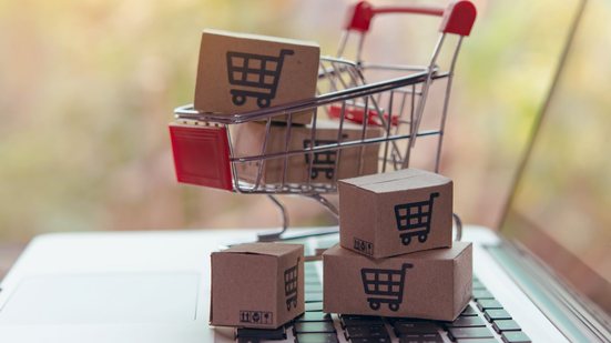 Congresso Nacional aprovou o aumento da "taxa das blusinhas" em 2024 - Adobe Stock