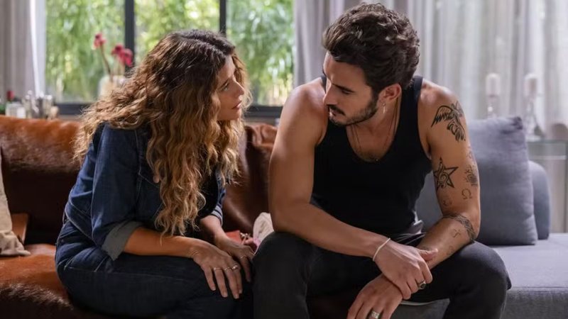 João Raul acha que Agrado é a menina do seu passado - Globo / Fábio Rocha