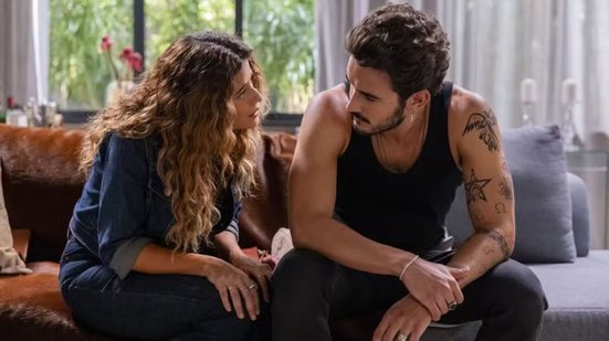 João Raul acha que Agrado é a menina do seu passado - Globo / Fábio Rocha