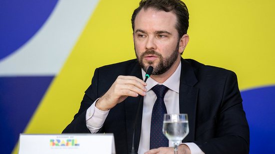 O ministro da Fazenda Dario Durigan comentou sobre alternativas para redução do endividamento das famílias brasileiras - Washington Costa/MF