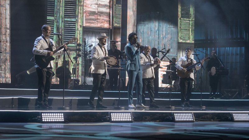 Demônios da Garoa e Seu Jorge cantando "Despejo na Favela", de Adoniran Barbosa - Divulgação