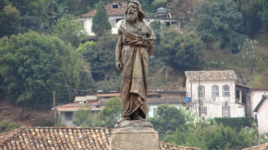 A data de sua morte tornou-se feriado já em 1890, e ele foi oficializado como Patrono da Nação Brasileira pela Lei 4.897/1965 - Adobe Stock