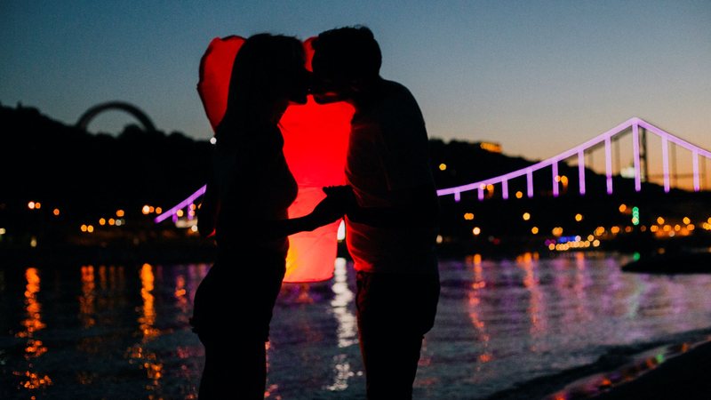 Dia do Beijo: gesto simboliza afeto e conexões profundas - Envato