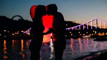 Dia do Beijo: descubra a origem e os benefícios desse gesto romântico