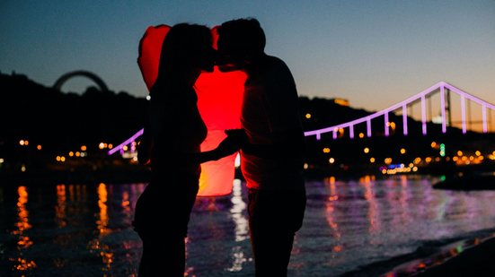 Dia do Beijo: gesto simboliza afeto e conexões profundas - Envato