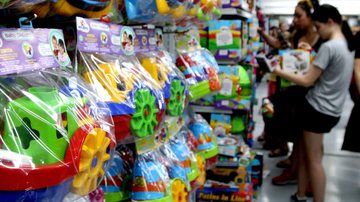 Mercado de trabalho aquecido aumenta escassez no setor de Serviços - Rovena Rosa/Agência Brasil