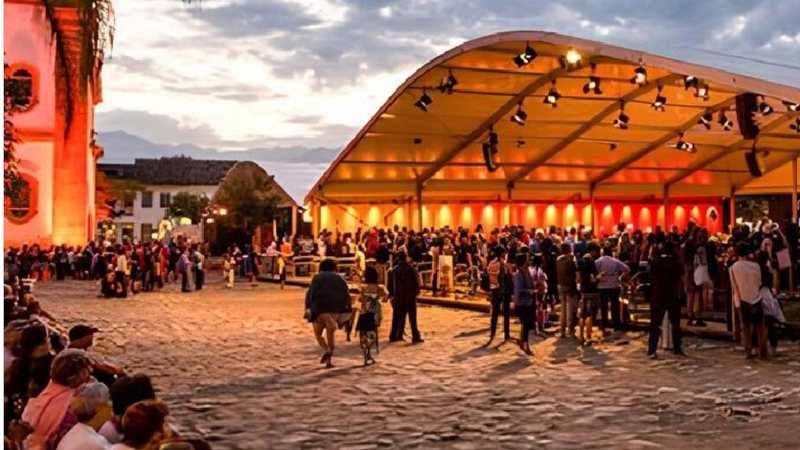 Galpão da Feira Literária de Paraty;  escritor guatemalteco Eduardo Halfon é o sexto nome confirmado - Reprodução / Instagram /@casadeturismo