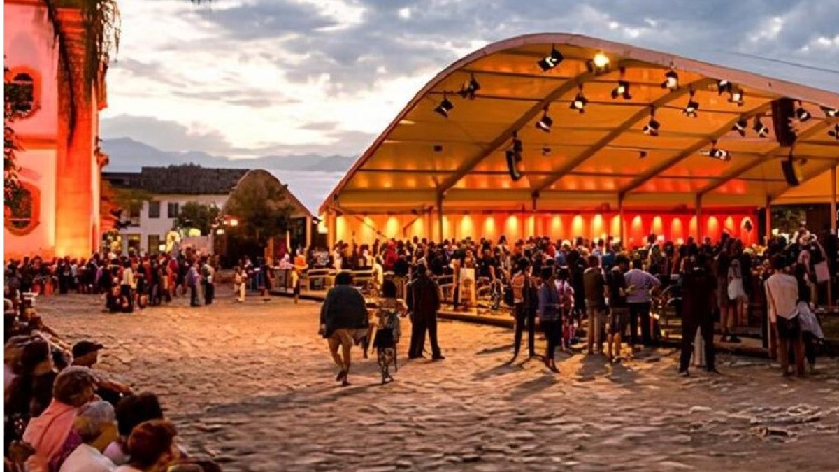 Galpão da Feira Literária de Paraty;  escritor guatemalteco Eduardo Halfon é o sexto nome confirmado - Reprodução / Instagram /@casadeturismo