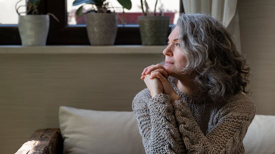 Em algumas regiões do País, as mulheres 60+ chegam a representar até 59% do total de pessoas morando sozinhas - Freepik