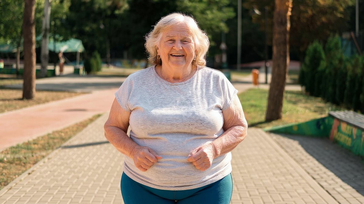 O documento destaca a necessidade de metas de perda de peso individualizadas para pessoas 60+ - Freepik