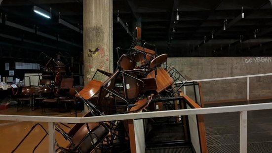 Piquete feito por estudantes na Faculdade de Arquitetura e Urbanismo e de Design da USP - Reprodução/@caiohuanca via Instagram