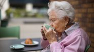 Ingestão de café estimula a liberação de dopamina, o que eleva o humor e a concentração - Envato