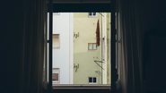 Para abrir uma janela virada para o terreno vizinho, o imóvel não pode estar a menos a 1,5 m - Banco de Imagens / Pexels