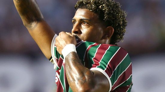 John Kennedy, do Fluminense, comemora gol em partida contra o Santos - Maurício de Souza/Agif - Agência de Fotografia/Estadão Conteúdo
